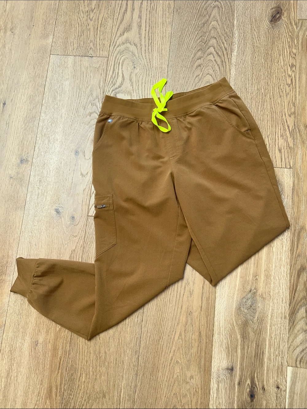Figs Earth Joggers with Neon Yellow Drawstring sz medium